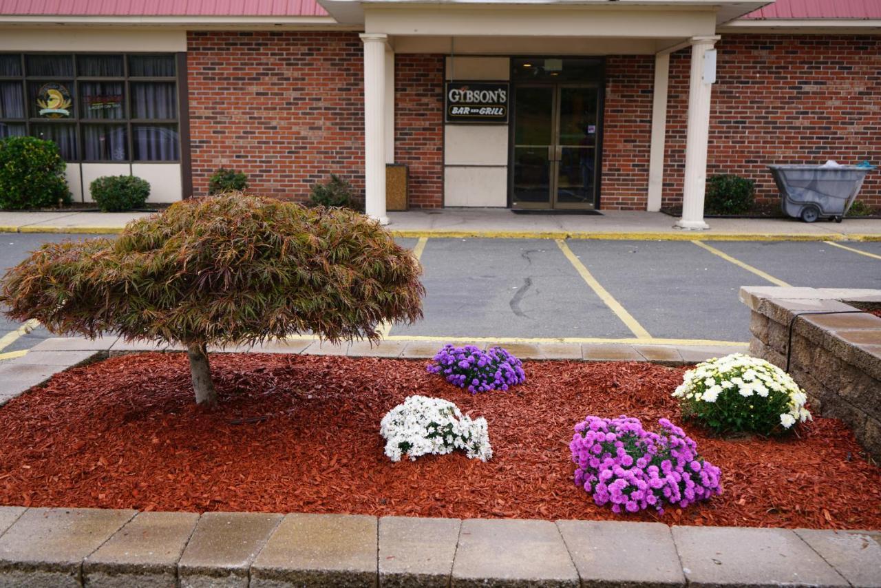 Rodeway Inn & Suites East Windsor Esterno foto