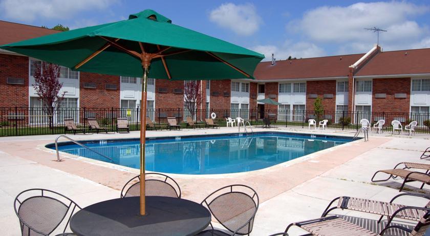 Rodeway Inn & Suites East Windsor Esterno foto