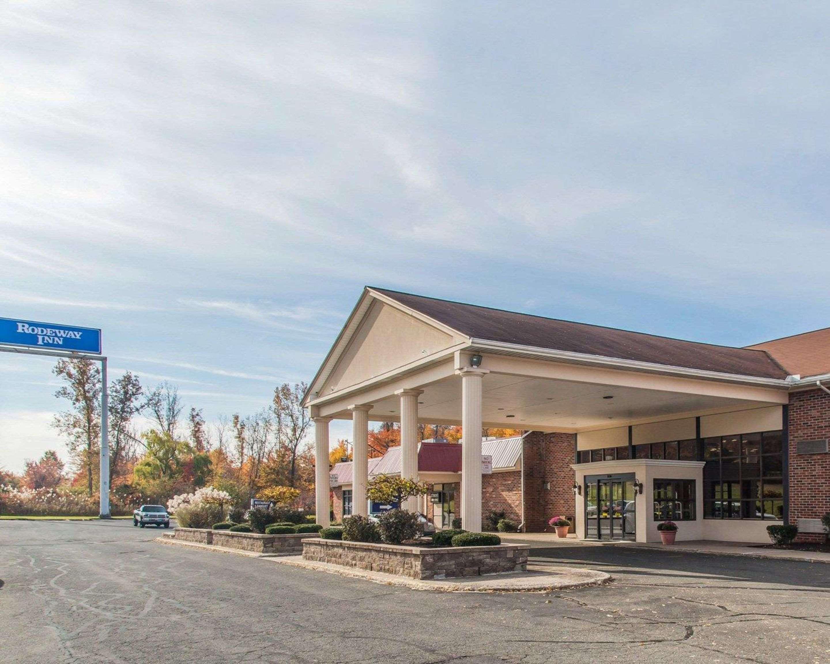 Rodeway Inn & Suites East Windsor Esterno foto